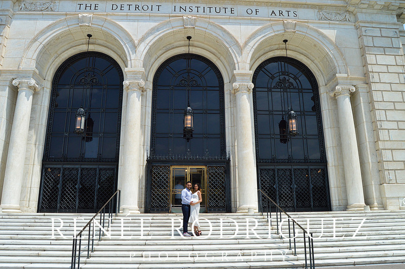 Maternity Portrait Session - Detroit Institute of Arts