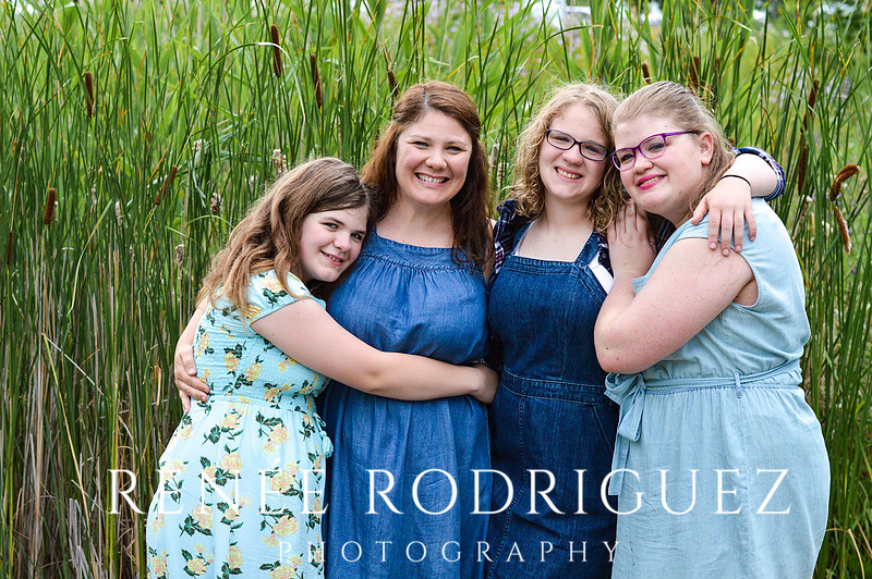 Family Portrait Session | Detroit Riverfront