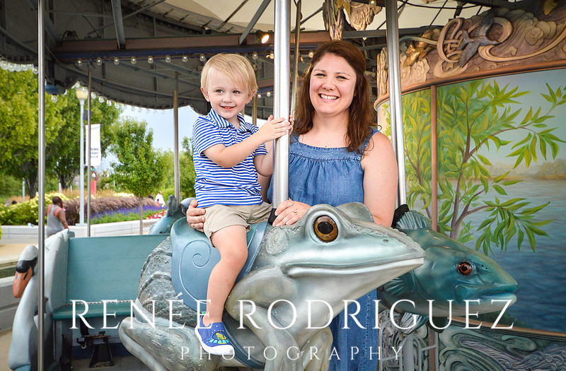Family Portrait Session | Detroit Riverfront