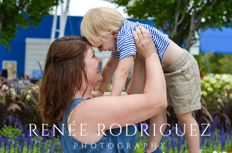 Family Portrait Session | Detroit Riverfront